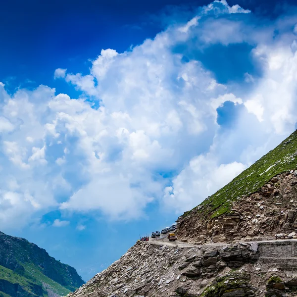 Rohtang La przepuszcza ruch dżem samochodów — Zdjęcie stockowe