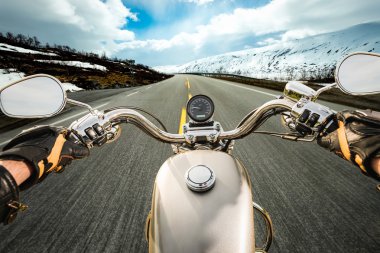 Bir motosiklet sürüş motorcu rides