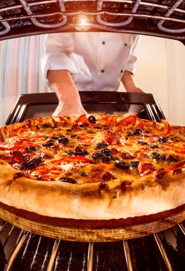 Şef Pizza fırın pişirme.