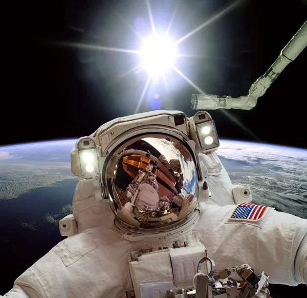 Astronaut ve vesmíru — Stock fotografie