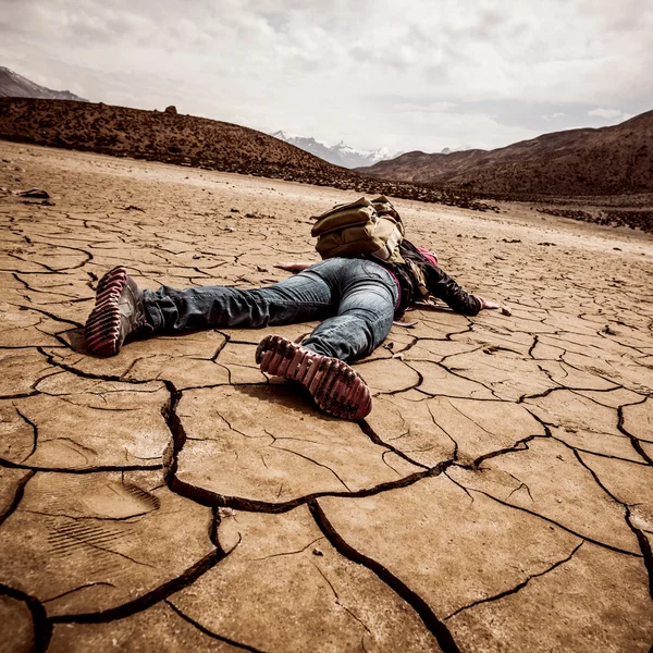 Persona stende a terra — Foto Stock