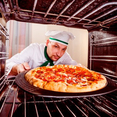 Biberli pizza Chef hazırlar