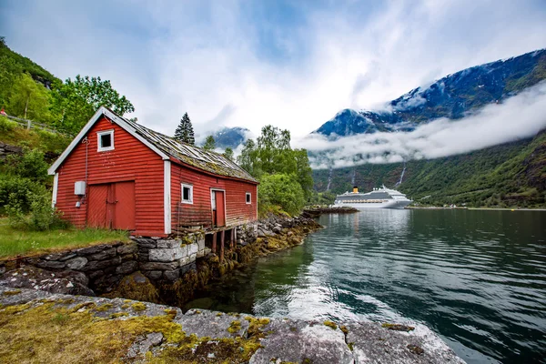 Norge landskap och hus — Stockfoto