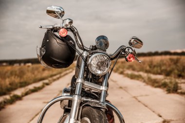 Motosiklet yolda.