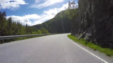 Norveç 'te Yolda Araba Kullanmak