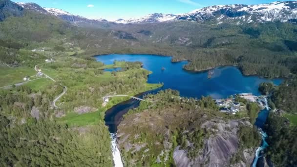 Εναέρια πλάνα Latefossen καταρράκτη Νορβηγία — Αρχείο Βίντεο