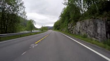 Norveç 'te Yolda Araba Kullanmak