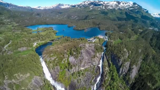 Съёмки с воздуха водопад Латефоссен в Норвегии — стоковое видео