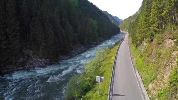 Estrada de filmagem aérea na Noruega. Bela natureza Noruega — Vídeo de Stock