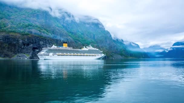 Navio de cruzeiro, navios de cruzeiro em Hardanger Fjorden, Noruega — Vídeo de Stock