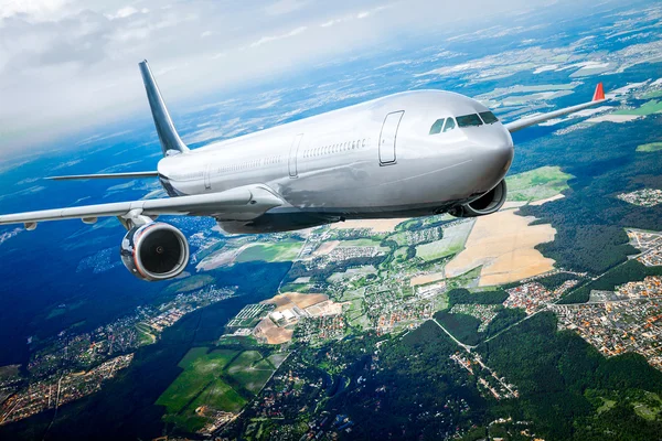 Avião de passageiros no céu — Fotografia de Stock