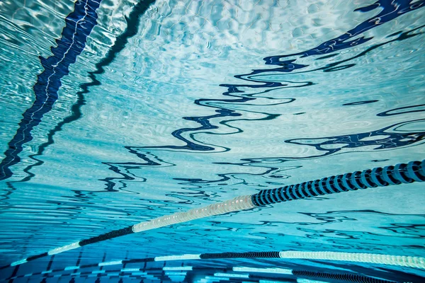 Swimmingpool bakgrund — Stockfoto