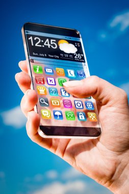 insan elinde şeffaf ekranlı akıllı telefon.