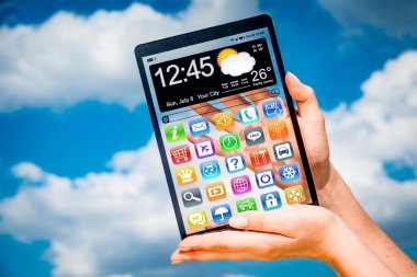 insan elinde şeffaf ekranlı tablet.