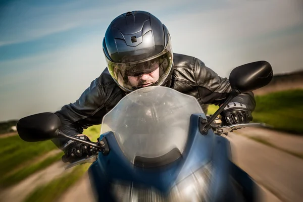 Carreras de motociclistas en la carretera — Foto de Stock