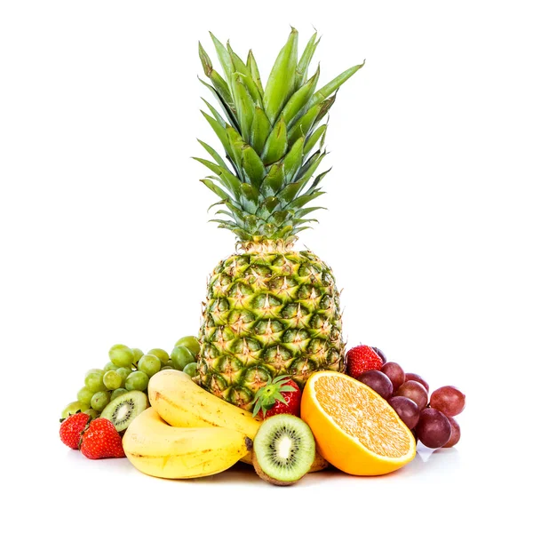 Fruit op een witte achtergrond — Stockfoto