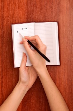 Notlar yazıyor