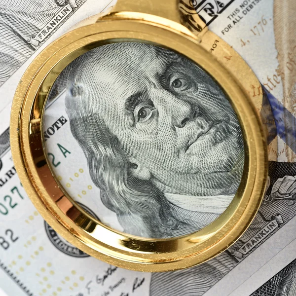 Magnifying Glass on the one hundred Dollars — Stock Photo, Image
