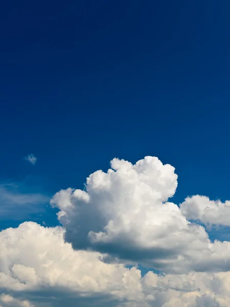 Błękitne niebo białe chmury — Zdjęcie stockowe