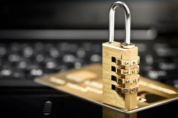 Laptop padlock perlindungan data — Stok Foto