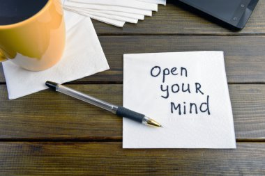 Zihnini aç, pozitif - el yazısı peçeteye düşünüyorum