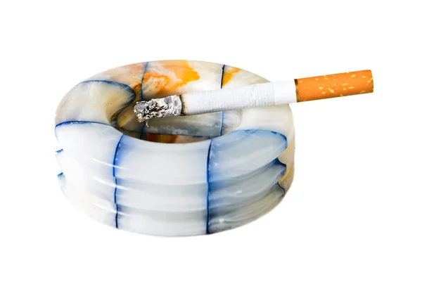 Cigarett och askfat — Stockfoto
