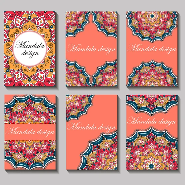 Conjunto de tarjetas de visita Vector Vintage. Patrón de mandala floral y adornos . — Archivo Imágenes Vectoriales