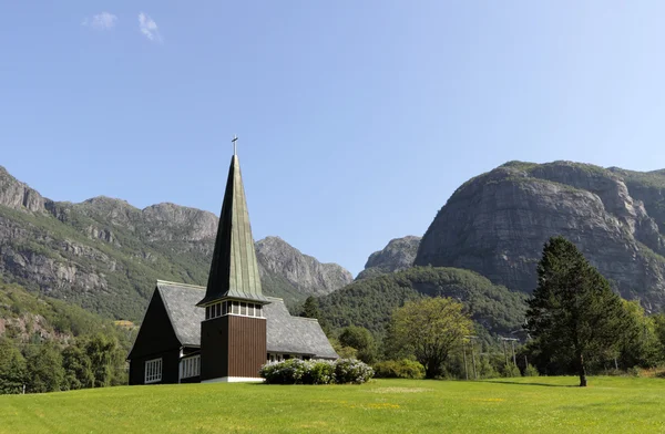 Igreja em montanhas . — Fotografia de Stock