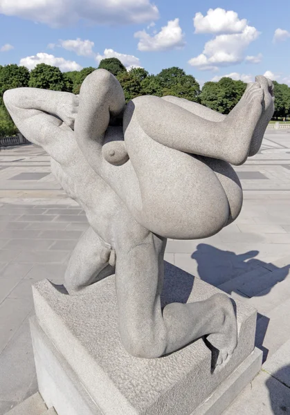 Vigeland park, Oslo, Norway, man carrying woman on his back. — Stock Photo, Image
