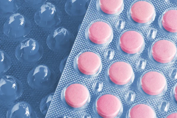 Pink medical pills with blue tint — Stock Photo, Image