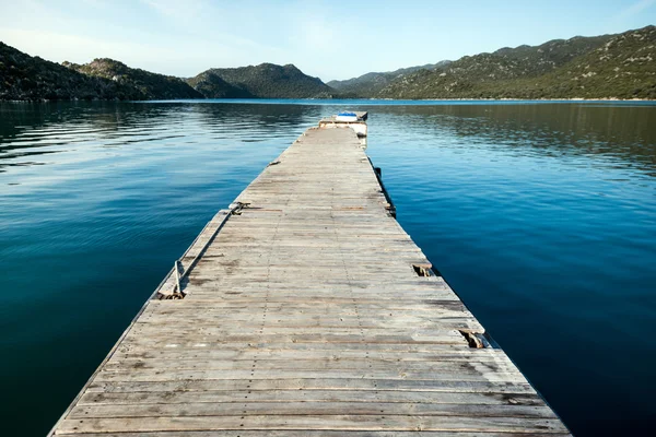 Pier in the Mediterranean bay, empty and lonely morning landscape — Stock Photo, Image