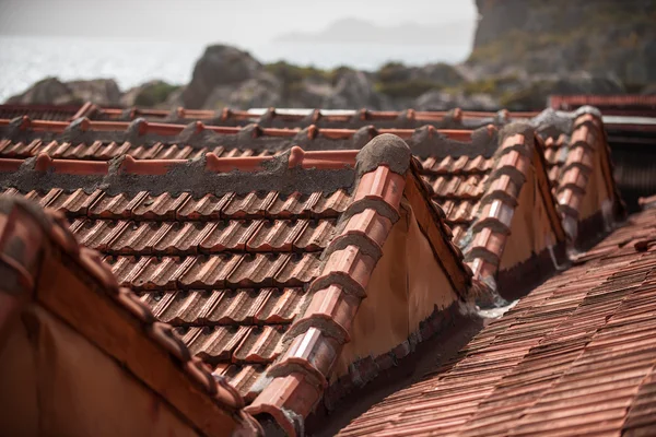 Ubin atap tua tanah liat — Stok Foto