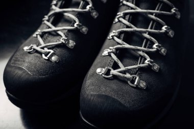 Yürüyüş ekipmanları Siyah botlar 