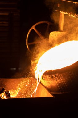 Fabrikada metal döküm