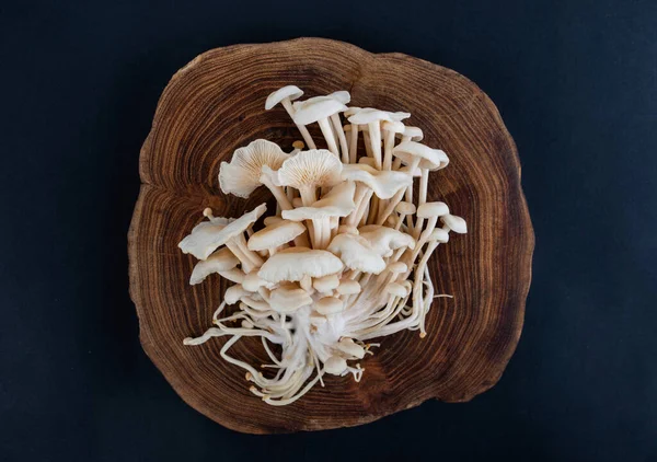 Pilze Auf Holzbrett Essen Restaurant — Stockfoto