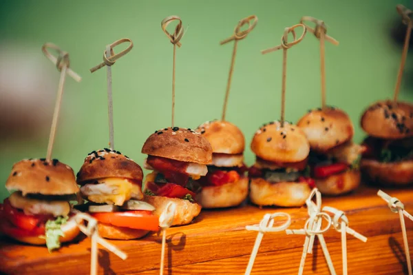 Mini Burger Pertemuan Liburan Keluarga — Stok Foto