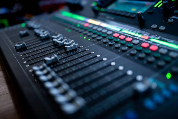 Ingeniero Sonido Mezclando Consola Audio — Foto de Stock