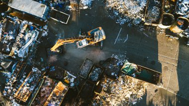 Metal hurda işleme sahasının kuş bakışı görüntüsü
