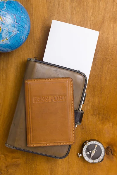Journal, passeport et le monde — Photo