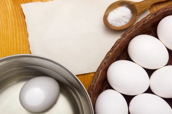 Fresh chicken eggs in a basket — Stock Photo, Image