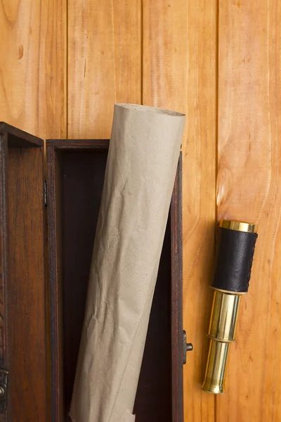 Scroll and telescope in the old box — Stock Photo, Image