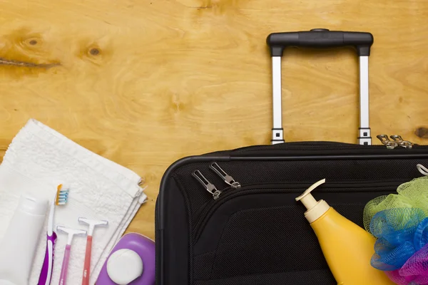 Suitcase traveler and toiletries. — Stock Photo, Image