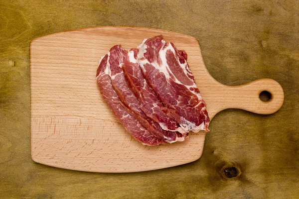 Cerdo en una tabla de cortar — Foto de Stock