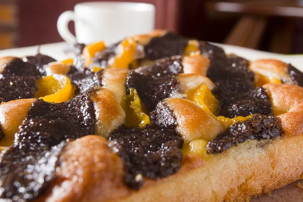 Tårta med vallmofrön och apelsiner — Stockfoto