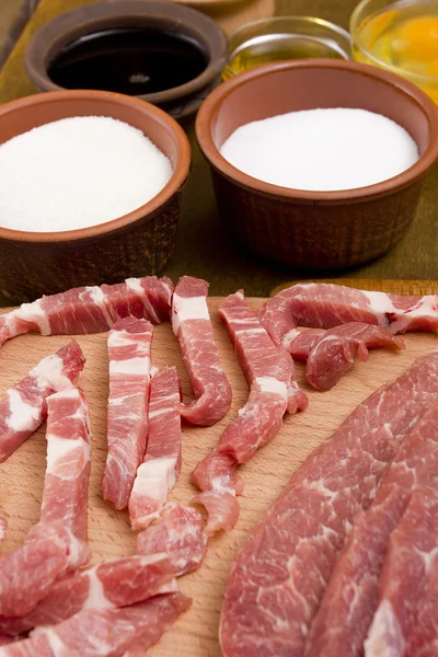 Carne cruda affettata di maiale — Foto Stock