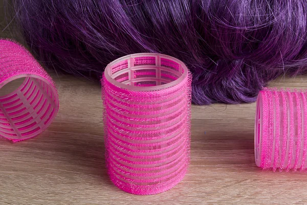 Pink plastic curlers and hair — Stock Photo, Image