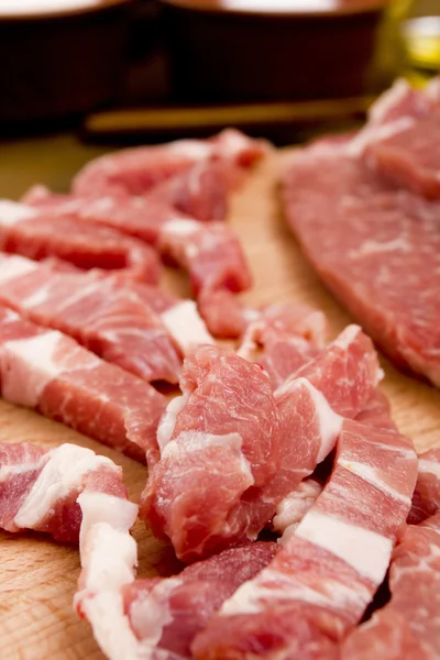 Carne de porco crua em fatias — Fotografia de Stock