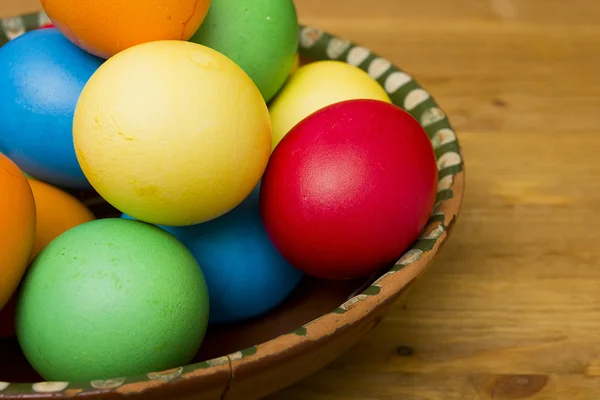 Húsvéti tojás különböző színekben — Stock Fotó
