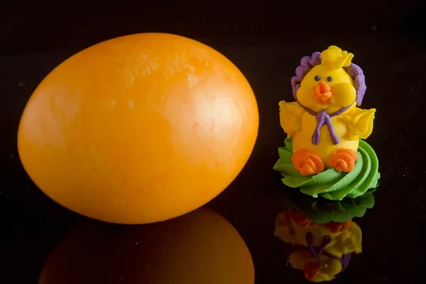 Easter egg and decoration for the cake — Stock Photo, Image