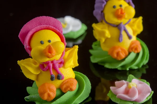 Little yellow chickens Easter decorations — Stock Photo, Image